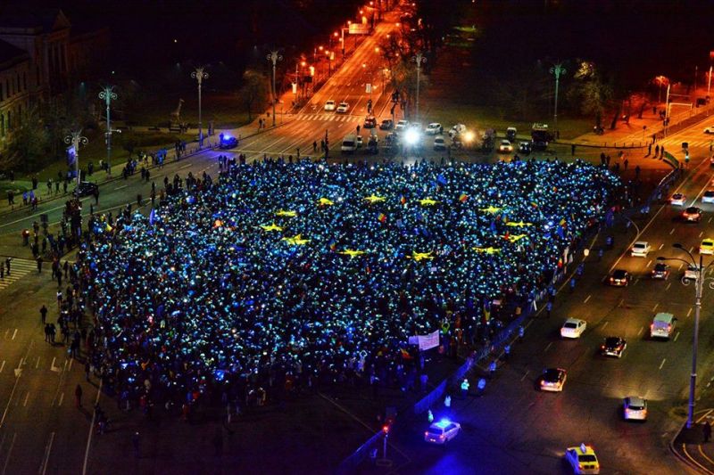 Operatiunea Steagul UE + Revolutia Luminii (Bucuresti, Piata Victoriei, 26 februarie 2017) - foto: Rares Mandu
