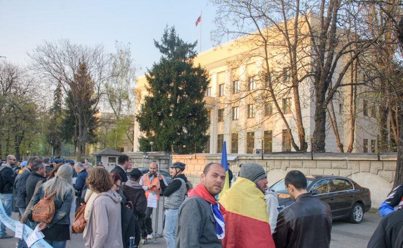 "Solidaritate cu protestatarii anti-corupție din Rusia" (ambasada Rusiei - 31 martie 2017) - foto: epochtimes-romania.com