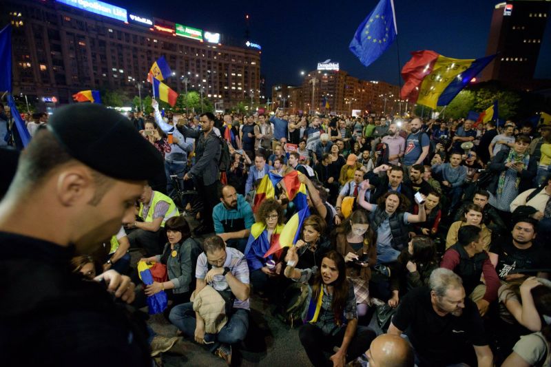 Protest "NU gratierii coruptilor - OUG 13 revine. Si noi!" (3 mai 2017 - Ziua 93) - foto: Mihuț Savu / Epoch Times România