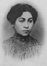 Ştefania Mărăcineanu (n. 17 iunie 1882, fiind declarată pe 18 iunie 1882, Bucureşti – d. 15 august 1944, deşi în documentele Cimitirului Bellu apare pe 18 martie 1947) a fost o chimistă şi fiziciană română de renume internaţional, care a formulat teorii despre radioactivitate, radioactivitatea artificială şi procedeul de declanşare artificială a ploii - foto preluat de pe ro.wikipedia.org