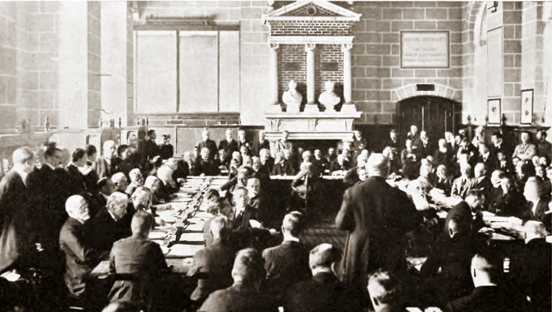 Tratatul de la Saint-Germain-en-Laye (10 septembrie 1919) - Signing ceremony, Austrian chancellor Renner addressing the delegates - foto preluat de pe en.wikipedia.org