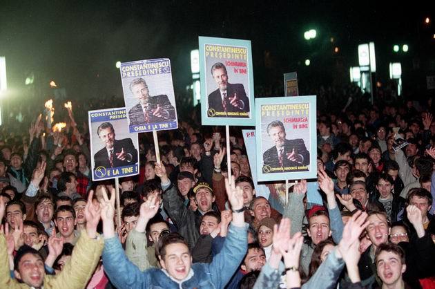17 noiembrie 1996: Are loc al doilea tur de scrutin al alegerilor prezidențiale din România. Emil Constantinescu, președintele Convenției Democrate Române, obține 54,41% din voturi, devenind noul președinte al României - foto preluat de pe www.mediafax.ro