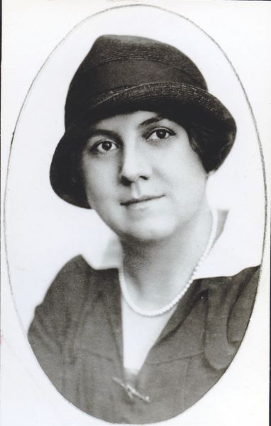 Maria Virginia Andreescu Haret (n. 21 iunie 1894, Bucureşti, România – d. 6 mai 1962, Bucureşti, Republica Populară Română) a fost prima femeie arhitect din România, obţinând diploma în 1919, şi prima femeie din lume care a ajuns la gradul de arhitect inspector general, statut recunoscut prima dată în cadrul celui de-al XVI-lea Congres de Istorie a Ştiinţei organizat la Bucureşti, în 1981 - foto preluat de pe ro.wikipedia.org
