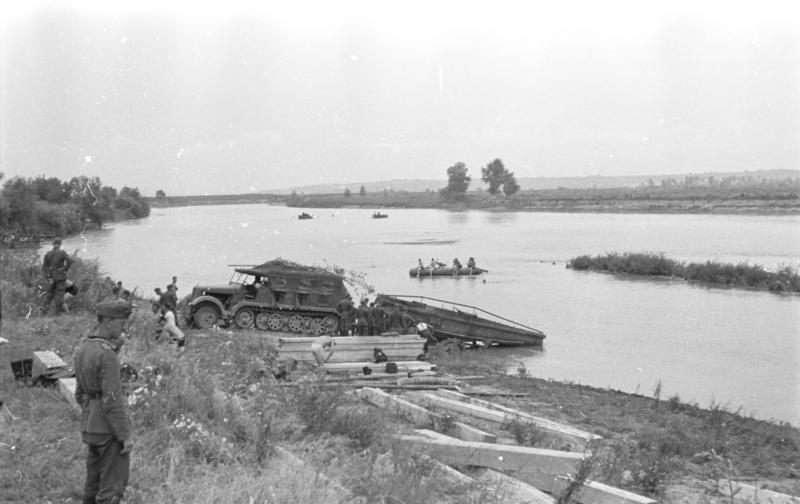 Operațiunea München (2 – 26 iulie 1941) Parte a luptelor de pe Frontul de răsărit al celui de-al Doilea Război Mondial (Trupele germano-române traversează Prutul) - foto preluat de pe ro.wikipedia.org
