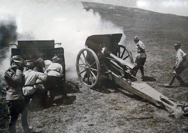 Bătălia de la Mărăşti  (11/24 iulie 1917 şi 19 iulie/1 august 1917) Parte a Primului Război Mondial - Obuzierul Krupp, calibrul 105 mm, model 1912 - foto preluat de pe ro.wikipedia.org