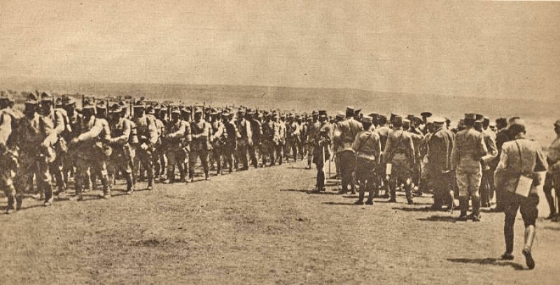 Trupe romane in Dobrogea, 1916. Reproducere după o fotografie din revista franceză Le Miroir, nr. 163 (7 ianuarie 1917) - foto preluat de pe ro.wikipedia.org