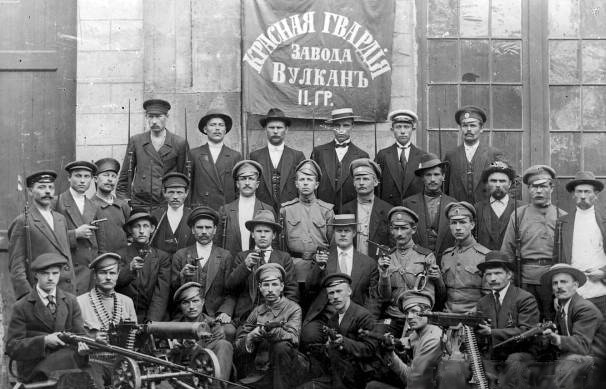 Revoluția din Octombrie (25 octombrie s.v. / 7 noiembrie s.n 1917) (Red Guard unit of the Vulkan factory in Petrograd, October 1917) - foto preluat de pe en.wikipedia.org