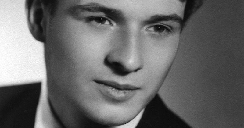 Jan Palach (n. 11 august 1948, Mělník; d. 19 ianuarie 1969, Praga) a fost un student (la Universitatea Carolină) din Cehoslovacia, care şi-a dat foc în Piaţa Wenceslas din Praga pe 16 ianuarie 1969 în semn de protest faţă de invazia Cehoslovaciei de către trupe ale Tratatului de la Varşovia - foto preluat de pe www.mujrozhlas.cz
