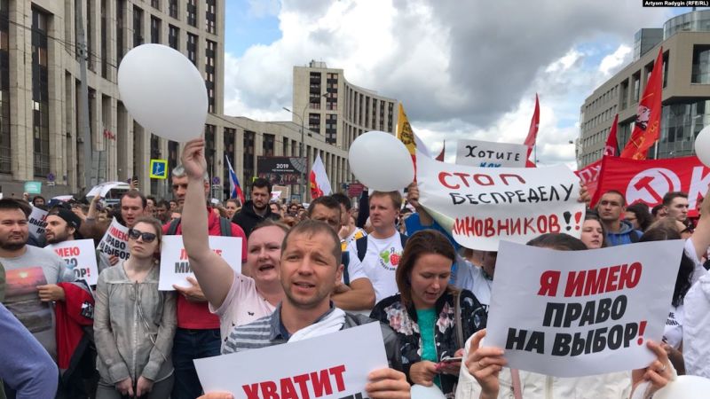 Protest mare la Moscova după eliminarea candidaților opoziției (20 iulie 2019 - Manifestație pentru susținerea candidaților opoziției la alegerile regionale pentru Duma din Moscova.to Moscow City Duma) - foto preluat de pe romania.europalibera.org