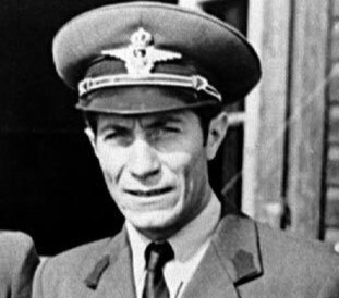 Slt. av. Ioan Dicezare, decorat cu Ordinul Mihai Viteazul (Mariupol, 30 august 1943) - foto preluat de pe ro.wikipedia.org