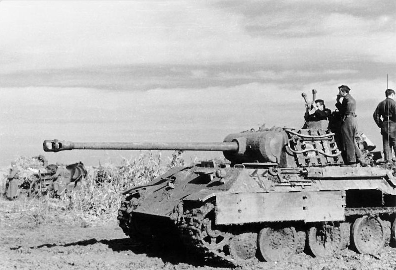 A German Panther tank in Romania, August 1944 - foto preluat de pe en.wikipedia.org