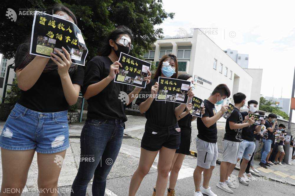 Protestele din Hong Kong  (9 septembrie 2019) Sute de elevi de la şcoli din Hong Kong au format lanţuri umane în sprijinul protestatarilor - foto preluat de pe www.agerpres.ro