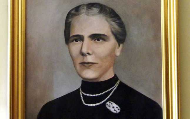 Elisa Leonida Zamfirescu (n. 10 noiembrie 1887, Galați - d. 25 noiembrie 1973, București) a fost o ingineră și inventatoare din România, șefă a laboratoarelor Institutului Geologic al României - tablou din Muzeul Naţional de Geologie, foto preluat de pe adevarul.ro