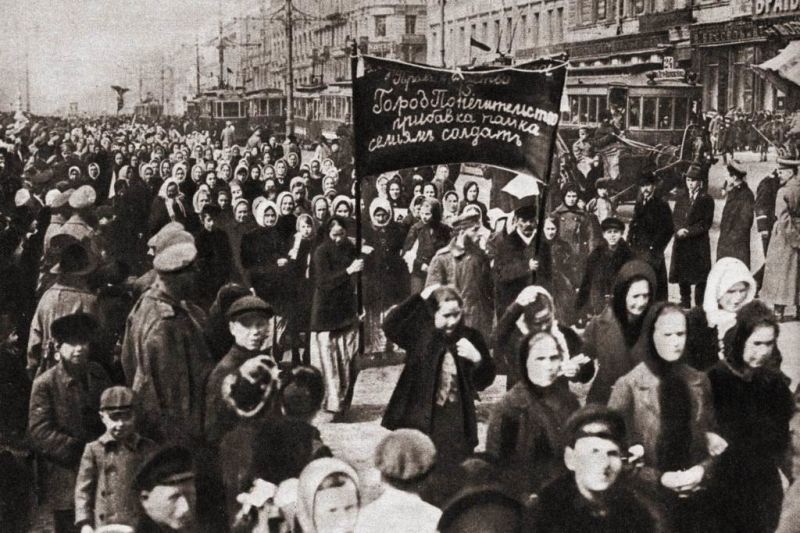 Women's demonstration for bread and peace – March 8, 1917, Petrograd, Russia - foto preluat de pe en.wikipedia.org