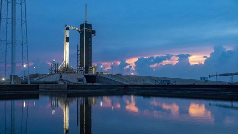 Crew Dragon at sunset (27 mai 2020) - foto preluat de pe www.facebook.com/spacecom