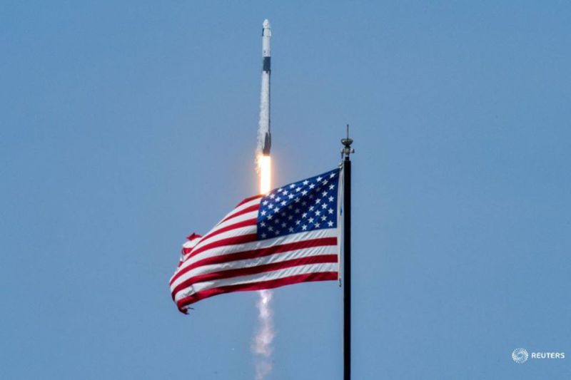 Capsula Crew Dragon Demo-2, care transportă astronauții NASA Douglas Hurley și Robert Behnken, este lansată cu succes la Stația Spațială Internațională de la Centrul Spațial Kennedy al NASA din Cape Canaveral , Florida, Statele Unite ale Americii, 30 mai 2020 - foto: (c) Steve Nesius/ REUTERS