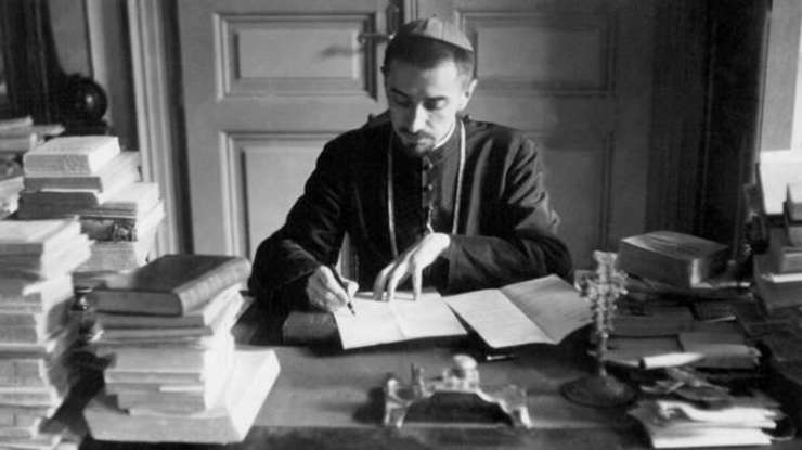 Ioan Suciu (n. 4 decembrie 1907, Blaj, Austro-Ungaria – d. 27 iunie 1953, Închisoarea Sighet, România) a fost un episcop român unit, arestat de autoritățile comuniste în anul 1948 și decedat în închisoare. A fost beatificat de papa Francisc în anul 2019. Este sărbătorit în Biserica Catolică în data 2 iunie - foto preluat de pe www.rfi.ro