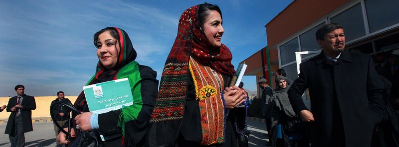 Women parliamentarians of the Afghan Lower House arrive at their inauguration ceremony in Kabul, Afghanistan in 2010 - 69 of the 249 candidates elected were women. Photo: UN Photo/Eric Kanalstein - foto preluat de pe www.un.org