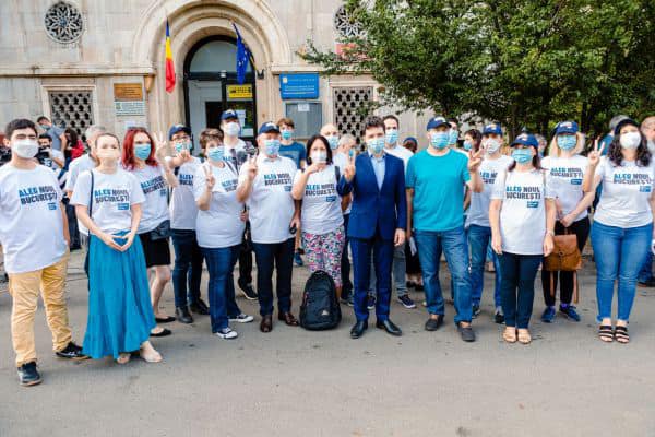 Nicușor Dan: Mi-am depus astăzi candidatura la Primăria Capitalei, un prim pas pe care l-am făcut, împreună, pentru Noul București și pentru schimbarea de care avem nevoie (16 august 2020) - foto preluat de pe www.facebook.com/NicusorDan.ro