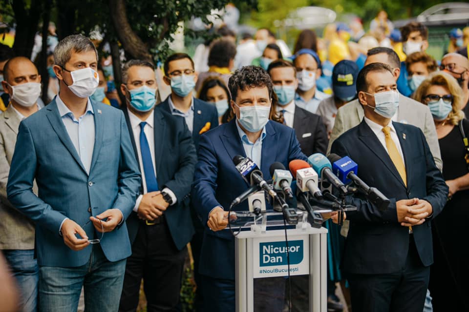 Nicușor Dan: Mi-am depus astăzi candidatura la Primăria Capitalei (16 august 2020) - foto preluat de pe www.facebook.com/NicusorDan.ro