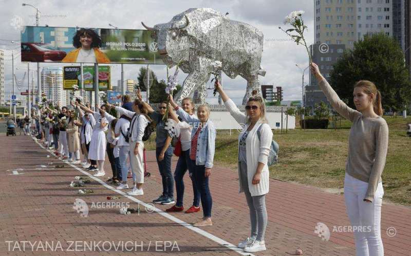 Belarus: Tot mai multe lanţuri umane se formează la Minsk împotriva reprimării protestelor (13 august 2020) - foto preluat de pe www.agerpres.ro