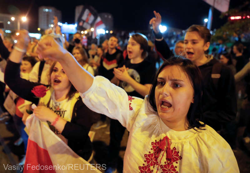 Belarus: Zeci de mii de persoane au continuat joi seara acţiunile de protest (13 august 2020) - foto preluat de pe www.agerpres.ro