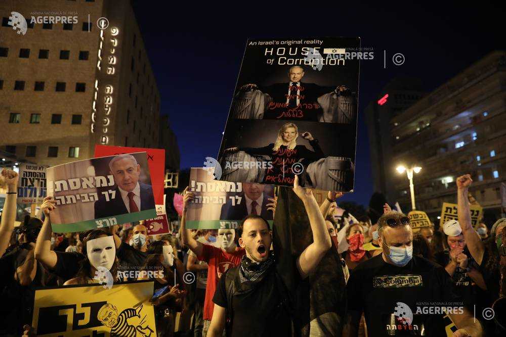 Israel: Protestatarii cer demisia lui Netanyahu, acuzându-l de corupţie şi gestionarea necorespunzătoare a crizei coronavirusului (8 august 2020) - Foto: (c)  ABIR SULTAN/ EPA, preluat de pe www.agerpres.ro
