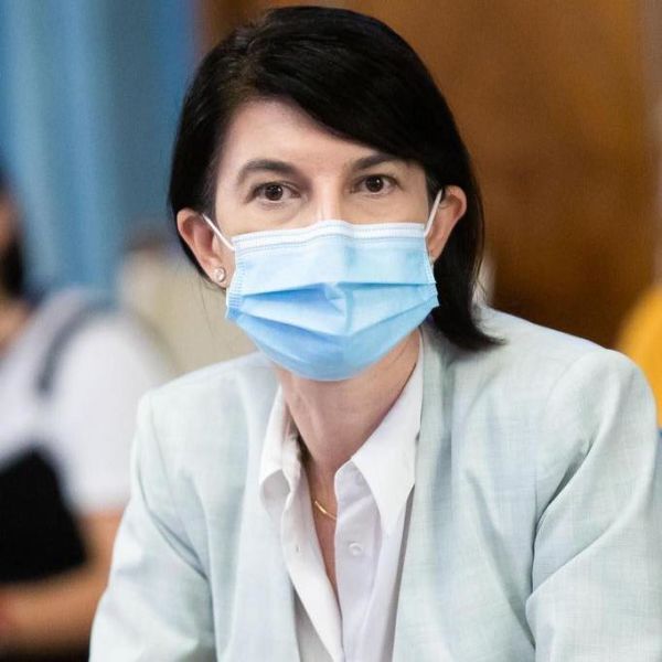 Victoria Violeta Alexandru
ministrul muncii și protecției sociale - foto preluat de pe www.facebook.com