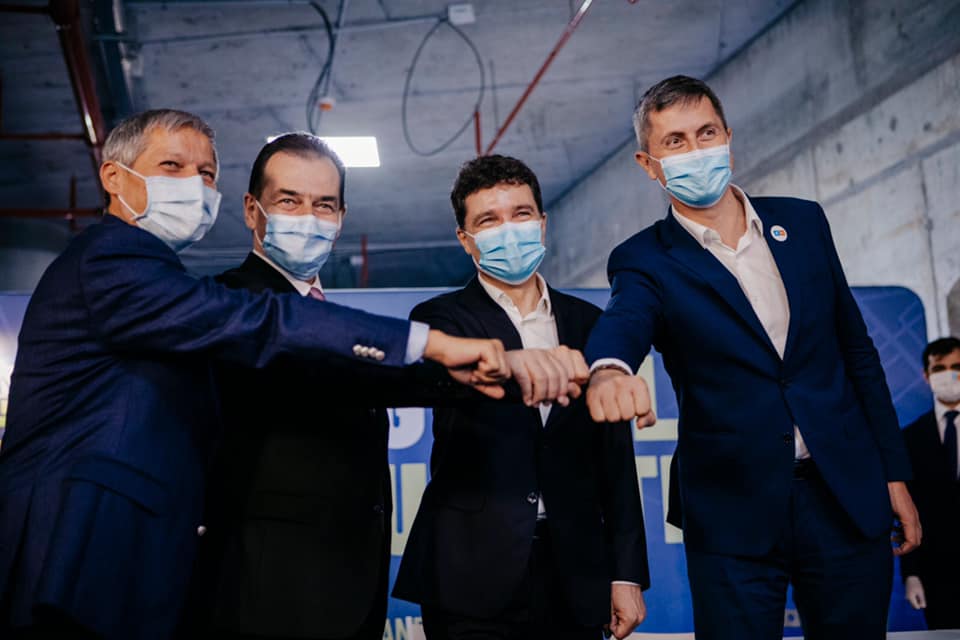 "Ne angajăm să ridicăm o administrație locală care să vă respecte timpul, sănătatea, banii, dorința de a trăi mai bine"
Nicușor Dan (4 septembrie 2020) - foto preluat de pe www.facebook.com/NicusorDan.ro