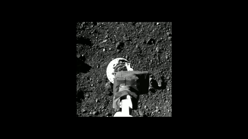 20 octombrie 2020 - Sonda spațială OSIRIS-REx a recoltat o mostră de regolit de pe suprafața asteroidului 101955 Bennu cu care va reveni pe Pământ - foto captură video