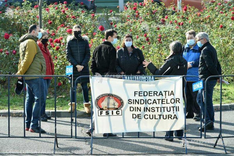 Sindicaliştii din cultură au organizat un miting la Bucureşti faţă de situaţia de la Opera Iaşi; ei cer demiterea managerului (21 octombrie 2020) - foto preluat de pe www.agerpres.ro