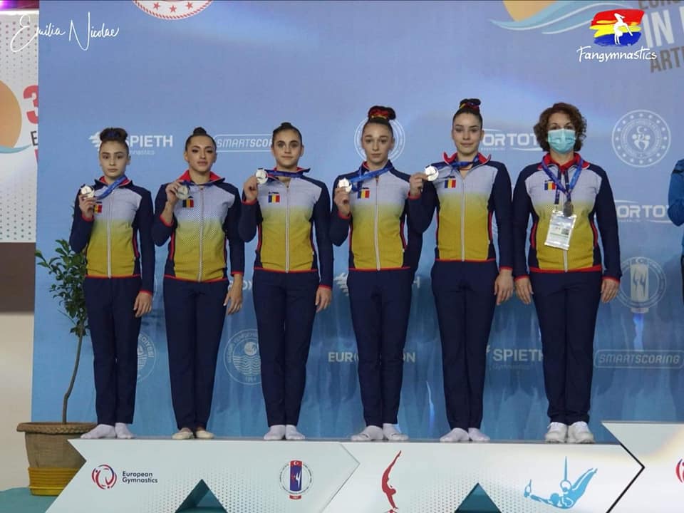 Gimnastică artistică: Echipa feminină a României, medaliată cu argint la Europene: Larisa Iordache, Silvia Sfiringu, Ioana Stănciulescu, Antonia Duță și Daniela Trică (19 decembrie 2020) - foto preluat de pe www.facebook.com/frgimnastica