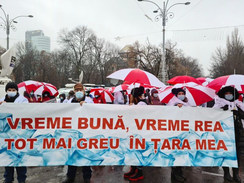 Sanitas BUCUREȘTI - PROTESTUL ORGANIZAT DE FEDERAȚIA SANITAS!
Organizațiile județene SANITAS pichetează Prefecturile și sediul Guvernului pentru susținerea revendicărilor membrilor de sindicat! (12 ianuarie 2021) - foto preluat de pe www.facebook.com/FederatiaSanitasRomania