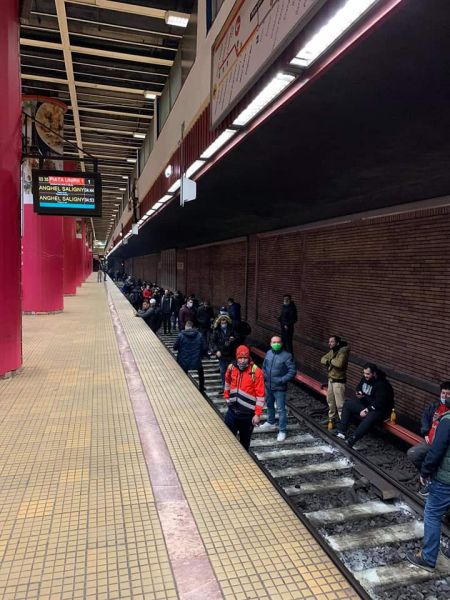 Protest spontan al angajaţilor USLM - Unitatea - Sindicatul Liber Din Metrou (26.03.2021) - foto preluat de pe www.facebook.com/uslmetrou/