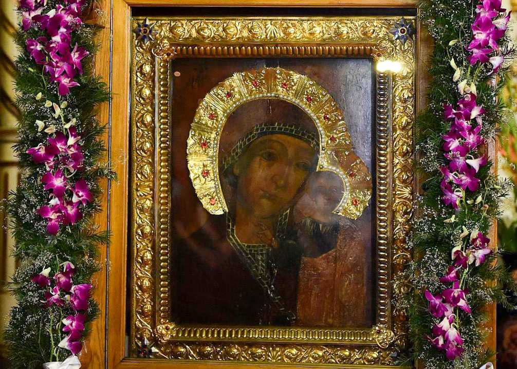 Icoana făcătoare de minuni a Maicii Domnului - Siriaca de la Mănăstirea Ghighiu - foto preluat de pe basilica.ro