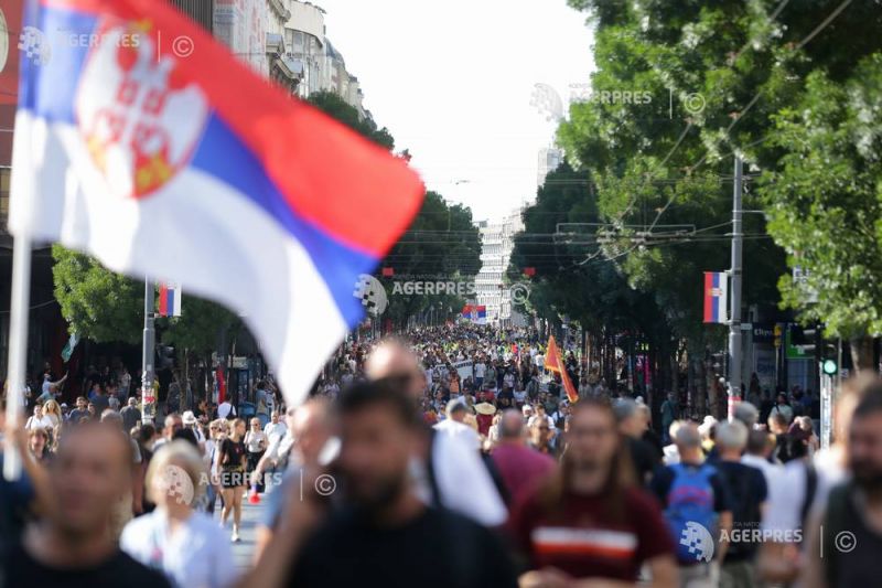 Circa 140.000 de oameni au ieșit în stradă în Serbia pentru a cere organizarea de alegeri anticipate (28 iunie 2025) - Foto: ANDREJ CUKIC / EPA - preluat de pe agerpres.ro
